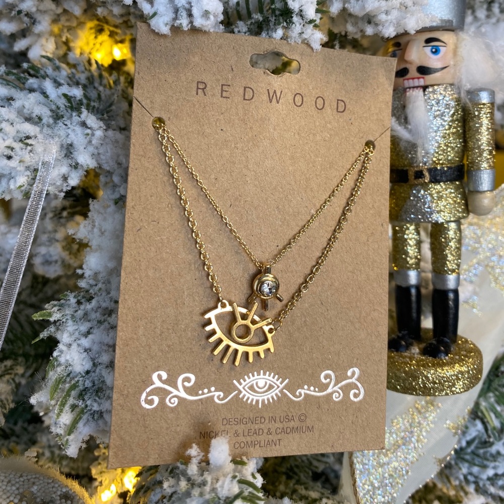 NWT trendy gold necklace